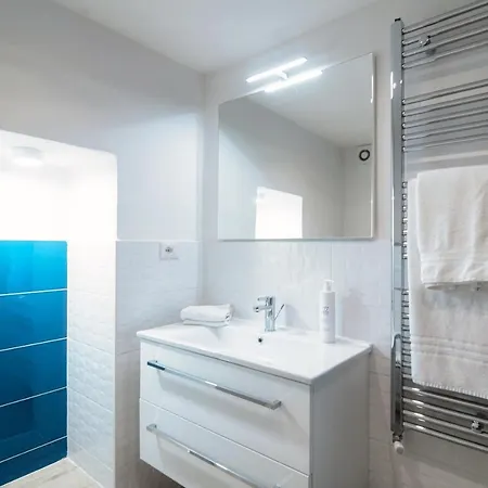Acqua - By Myhomeincomo Apartmán
